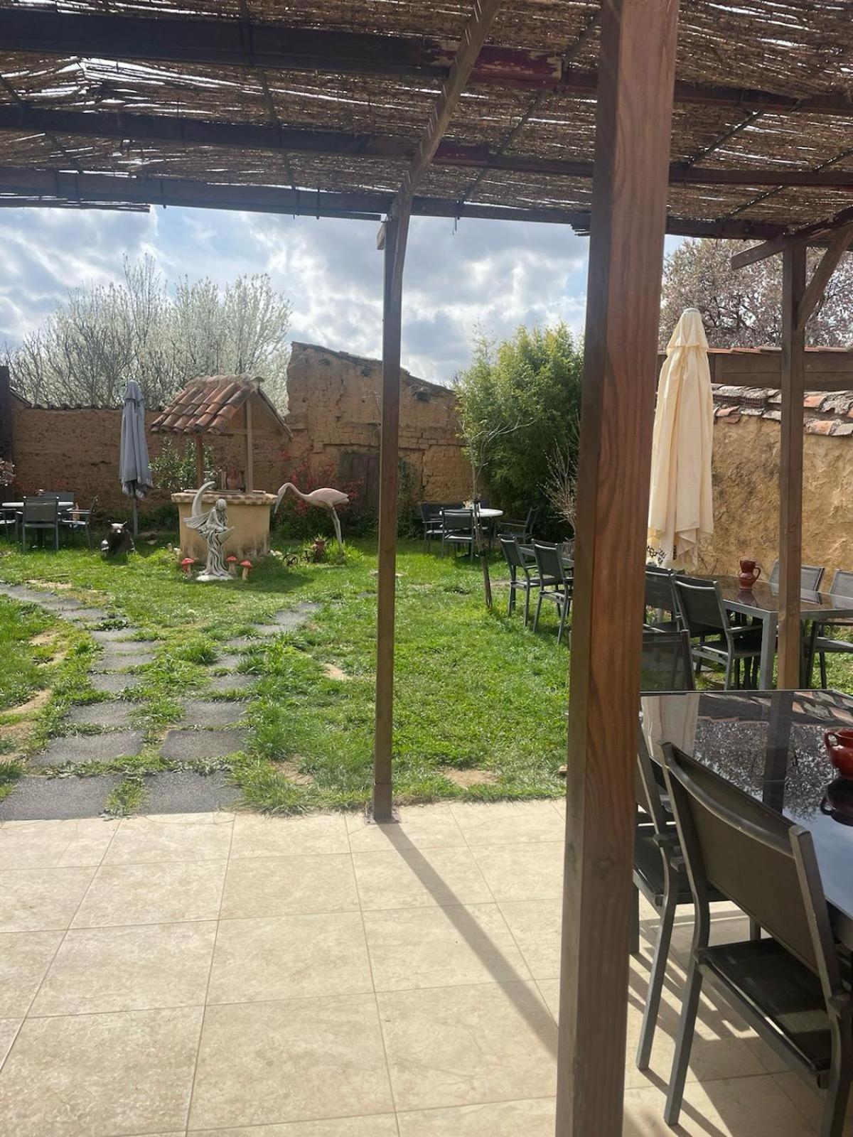 Las Hadas Albergue -Solo Para Peregrinos - Vegano -Bar Reliegos Esterno foto