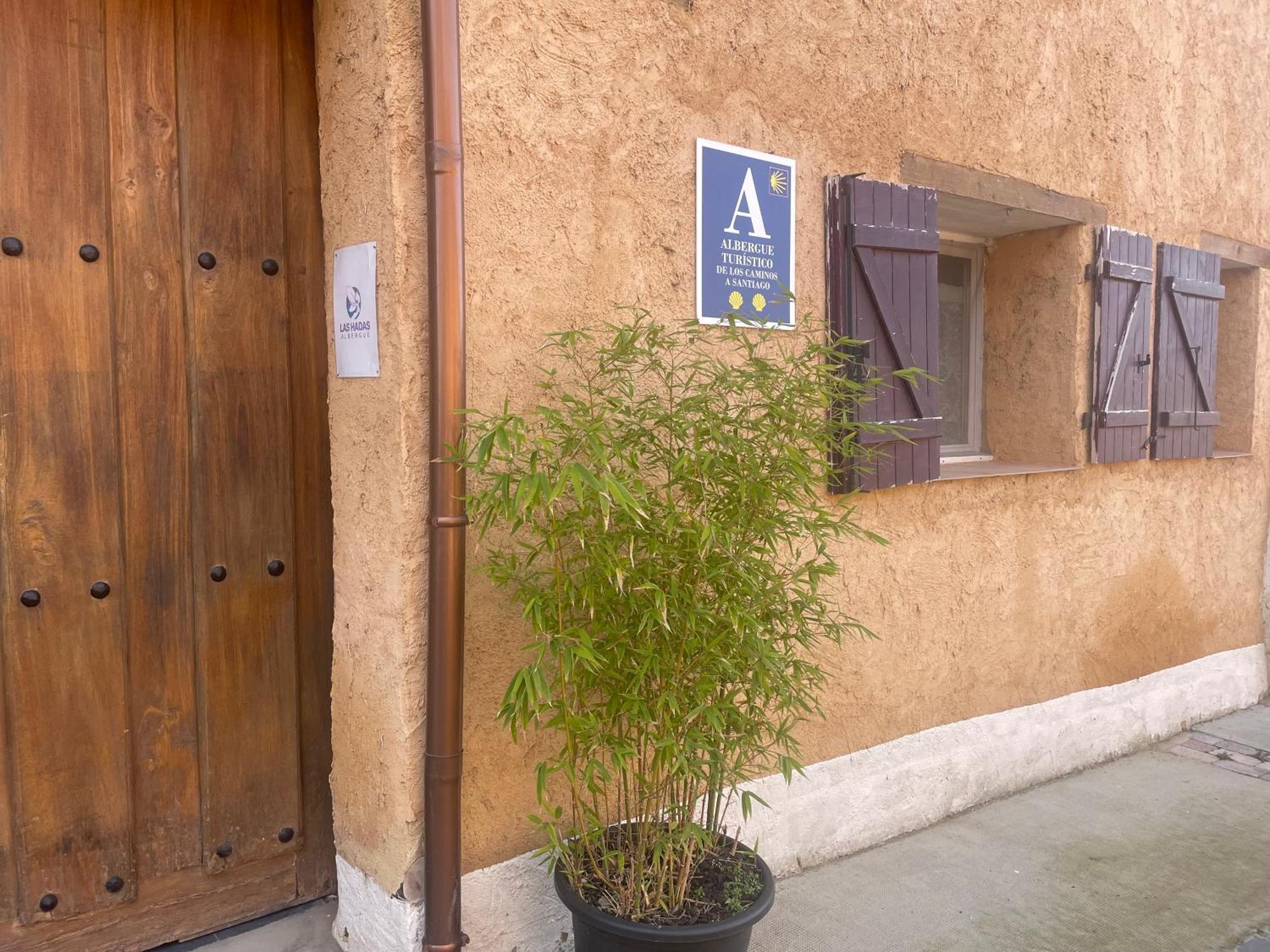 Las Hadas Albergue -Solo Para Peregrinos - Vegano -Bar Reliegos Esterno foto